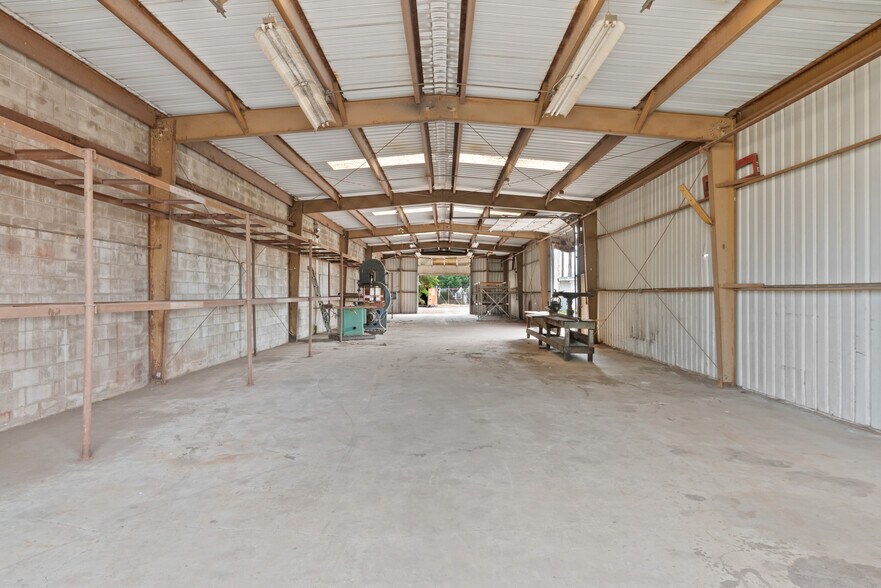 More Photos Of 523 7th Ave, Longview Warehouse For Sale