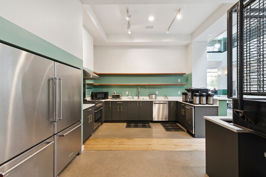 More Photos Of 4230 Main St, Philadelphia Restaurant For Sale