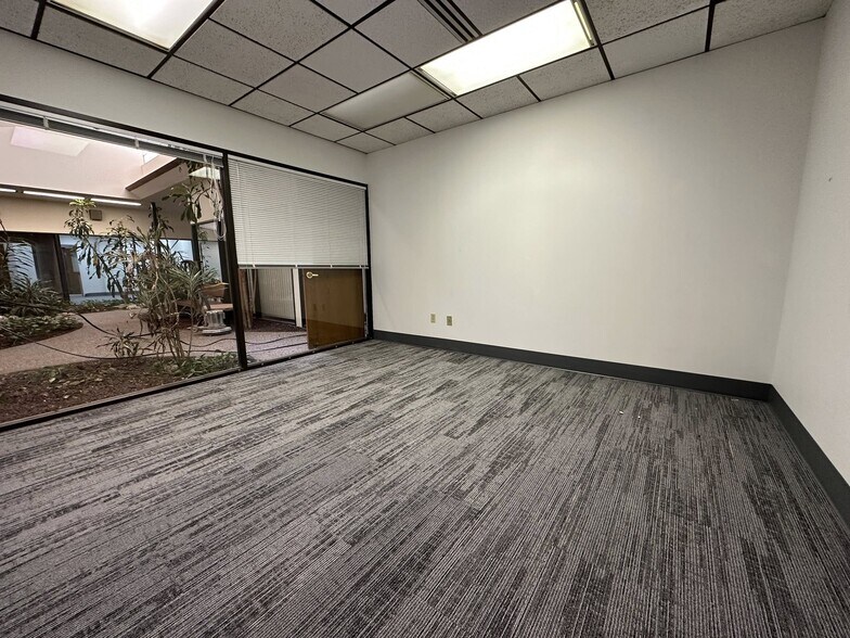 More Photos Of 40 Adloff Ln, Springfield Medical For Lease