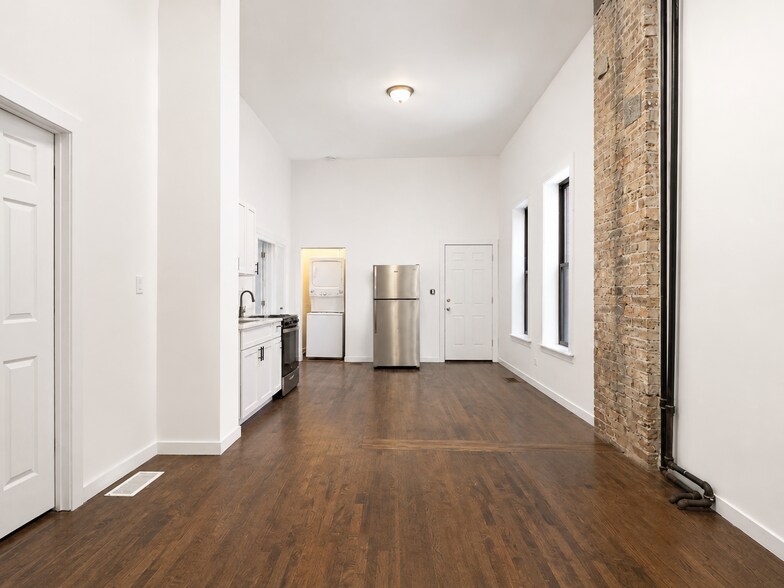 More Photos Of 8714 S Commercial Ave, Chicago Apartments For Lease