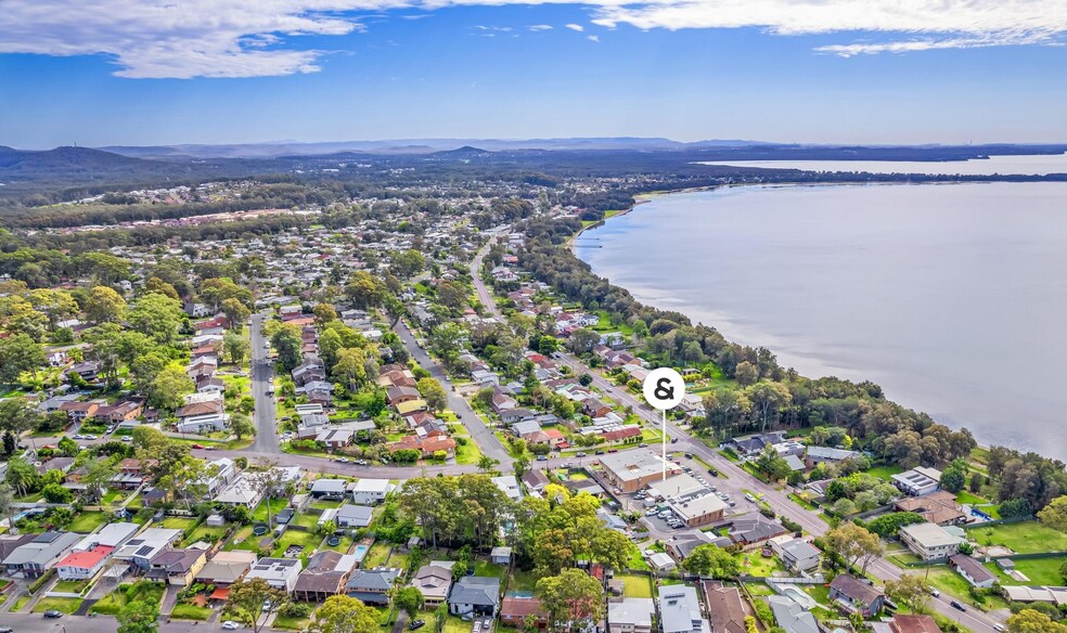More Photos Of 152-154 Lakedge Ave, Berkeley Vale Storefront For Lease