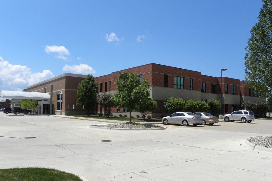 More Photos Of 43475 Dalcoma Dr, Clinton Township Medical For Lease