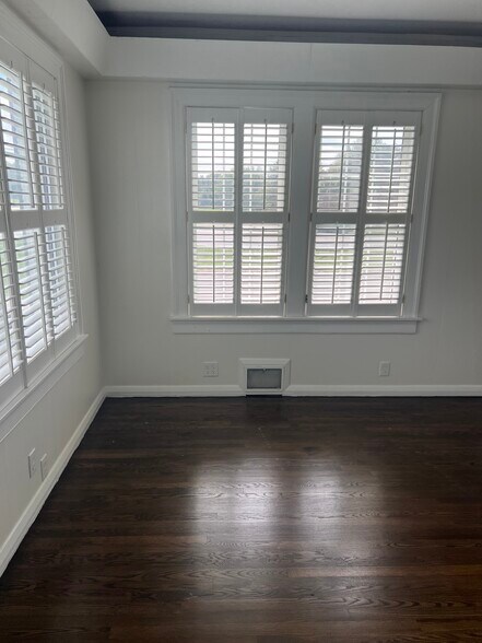 More Photos Of 1202 SE Broad St, Murfreesboro Office Residential For Lease