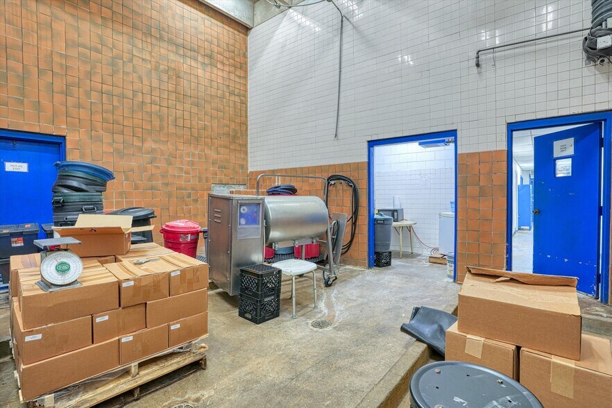 More Photos Of 908 E Apache Trail Rd, Apache Shelter For Sale