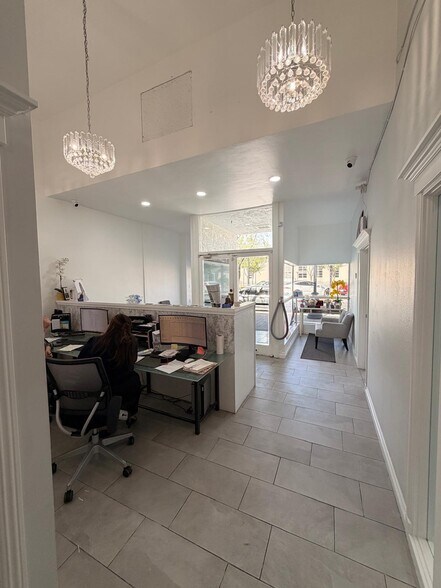 More Photos Of 566 W Lancaster Blvd, Lancaster Office For Sale