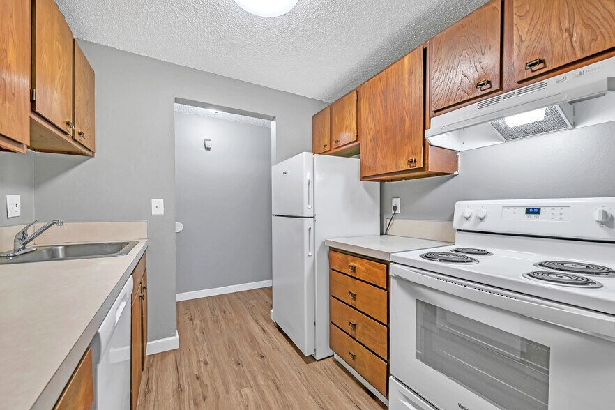 More Photos Of 9915 SW Frewing St, Portland Apartments For Sale