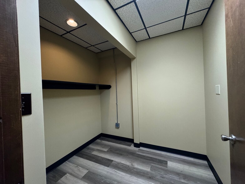 More Photos Of 8396 Mississippi St, Merrillville Office Residential For Lease