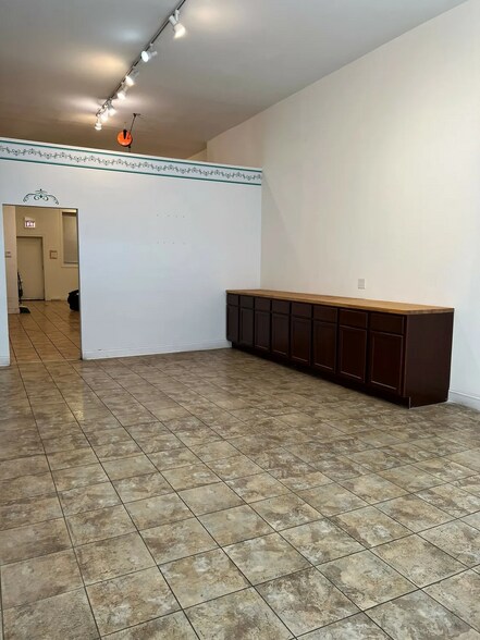 More Photos Of 1403-1411 W Irving Park Rd, Chicago Apartments For Lease