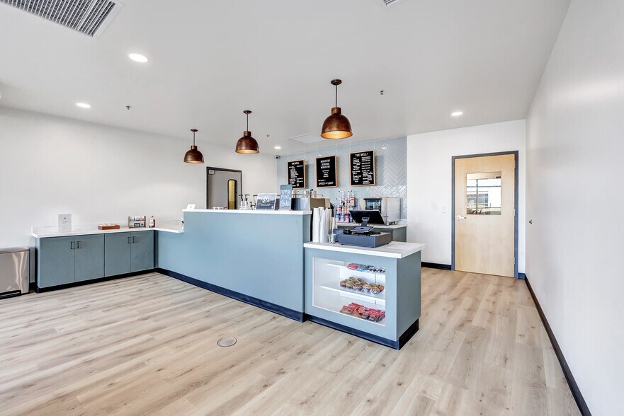 More Photos Of 3500 Packerland Dr, De Pere Office For Lease