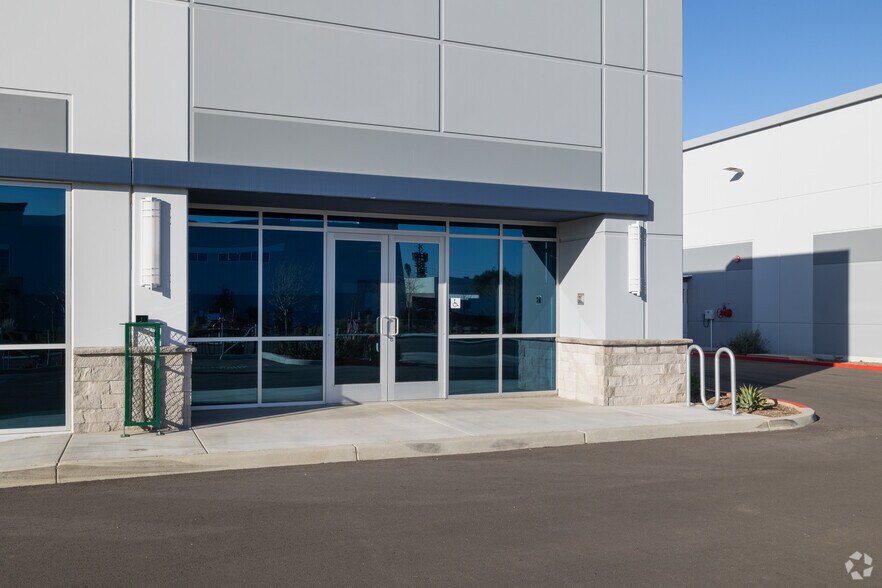 More Photos Of 66 Commerce Dr, Perris Warehouse For Lease