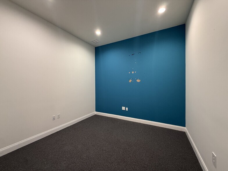 More Photos Of 90 Fox Ridge Ct, DeBary Office For Sale