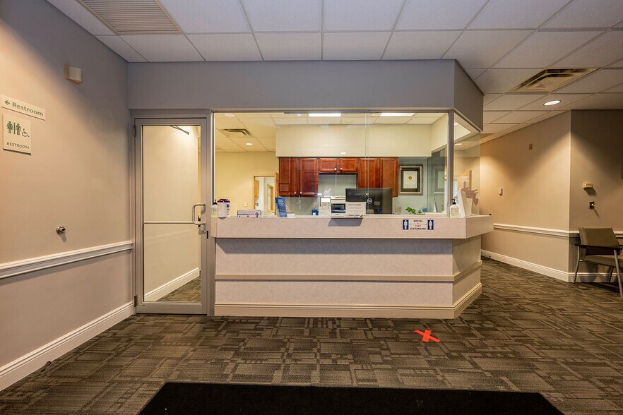 More Photos Of 301-303 Sterling Dr, Orchard Park Medical For Lease