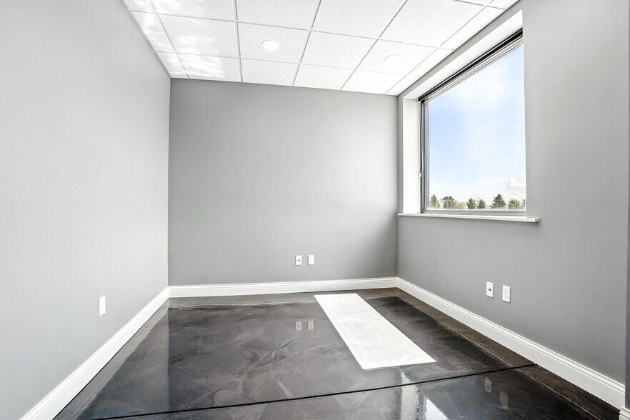 More Photos Of 4252 16th Ave N, Grand Forks Service For Sale