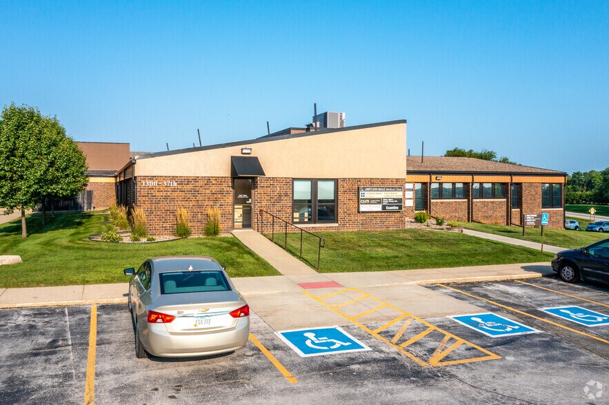 More Photos Of 1300 37th St, West Des Moines Medical For Sale