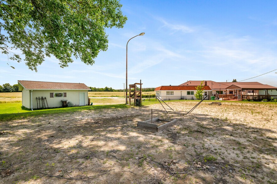 More Photos Of N2698 Highway 57, New Holstein Sports And Entertainment For Sale