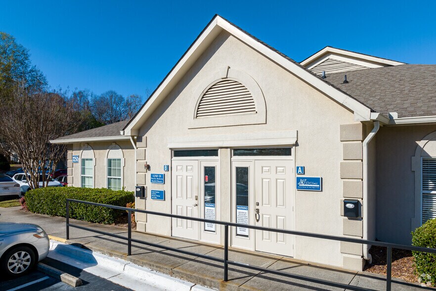 More Photos Of 1250 Upper Hembree Rd, Roswell Medical For Lease