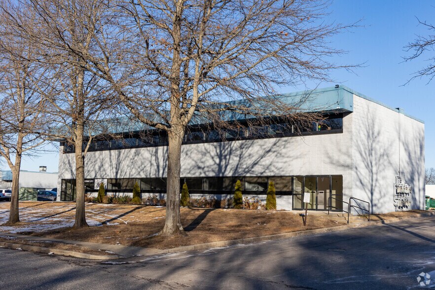 More Photos Of 200 13th Ave, Ronkonkoma Warehouse For Lease