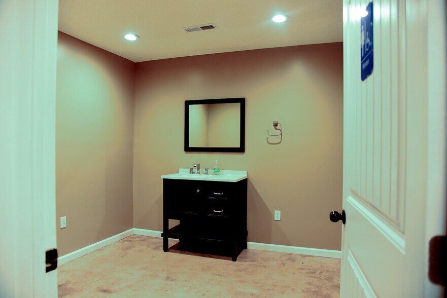 More Photos Of 101 E Byrd Rd, Hartselle Office For Lease