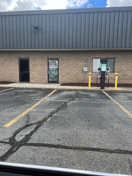 More Photos Of 472 Amherst St, Nashua Distribution For Lease