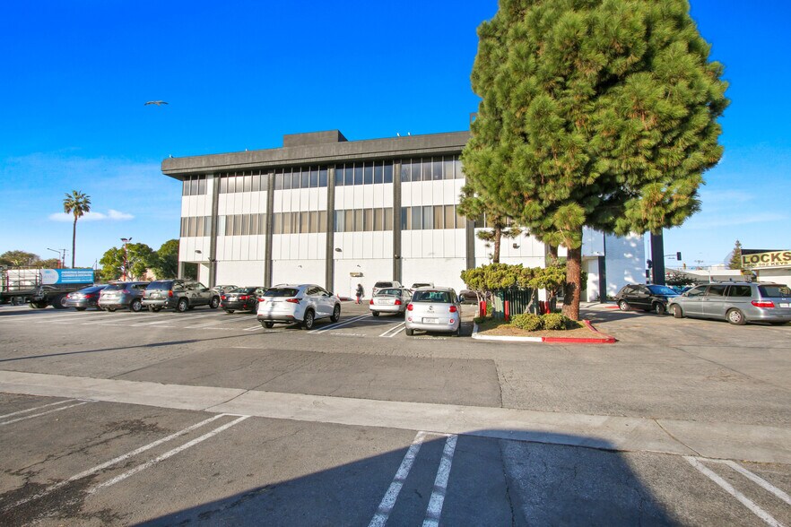 More Photos Of 1801-1843 La Cienega Blvd, Los Angeles Unknown For Lease