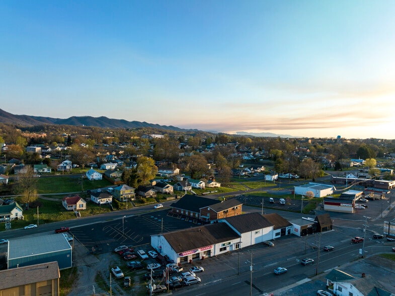 More Photos Of 525 W Market St, Johnson City Flex For Lease