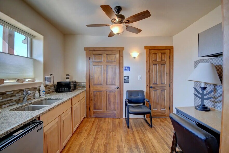 More Photos Of 5065 Corrales Rd, Corrales Medical For Lease