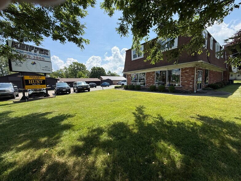 More Photos Of 4945 Southwestern Blvd, Hamburg Freestanding For Sale