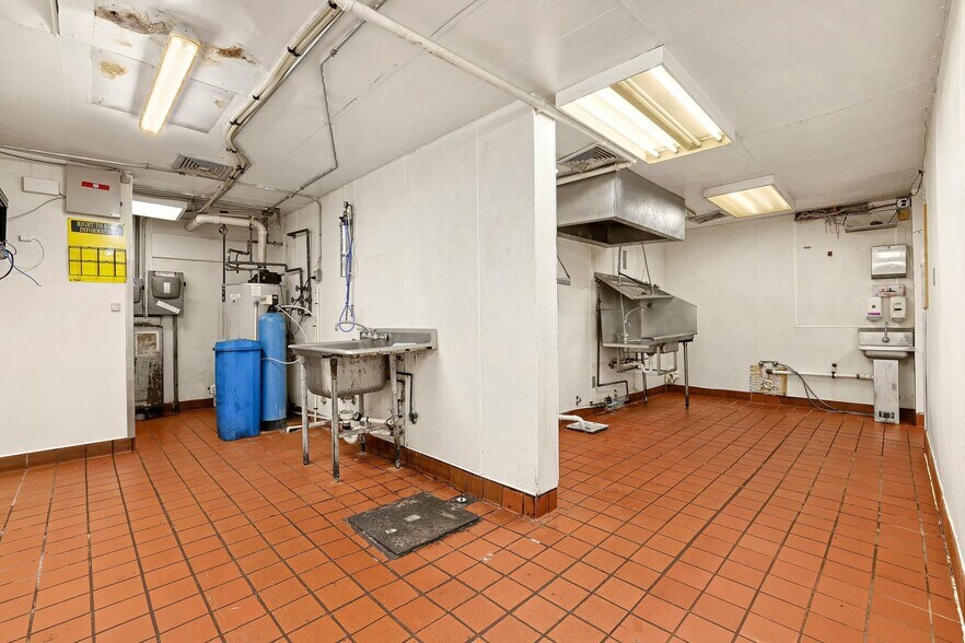 More Photos Of 2212 Rose St, La Crosse Restaurant For Sale