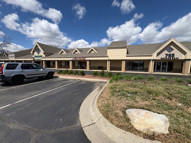 More Photos Of 500 Sagamore Pky W, West Lafayette Storefront Retail Office For Lease