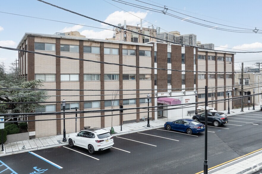 Primary Photo Of 810 Abbott Blvd, Fort Lee Medical For Sale