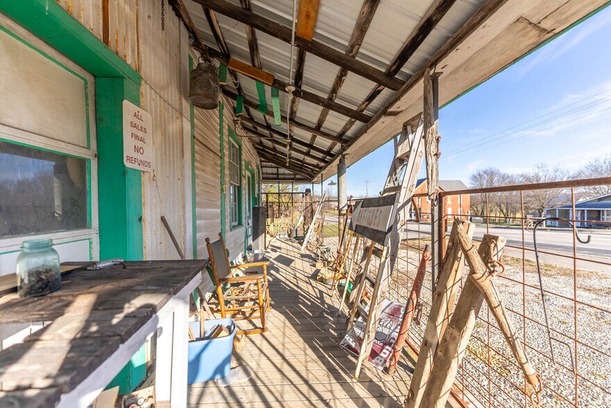 More Photos Of 14597 US-63, Vichy General Retail For Sale