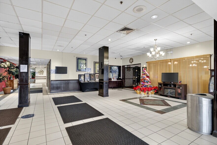 More Photos Of 3 Watervliet Avenue Ext, Albany Hotel For Sale