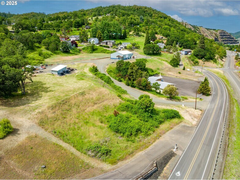 More Photos Of 161 Heritage Way, Roseburg Light Manufacturing For Sale