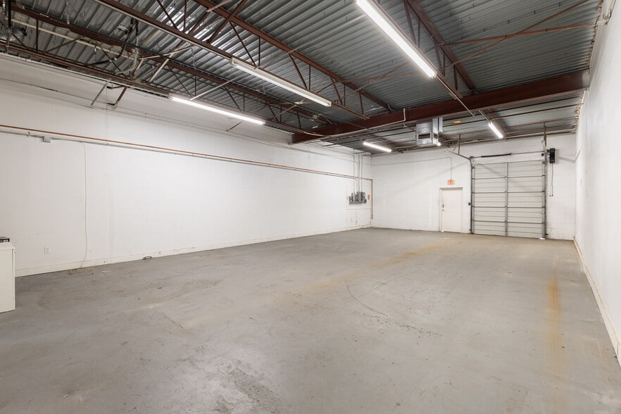 More Photos Of 11005 Indian Trl, Dallas Unknown For Lease