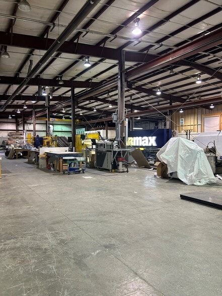 More Photos Of 334 Industrial Park Rd, Bluefield Industrial For Lease