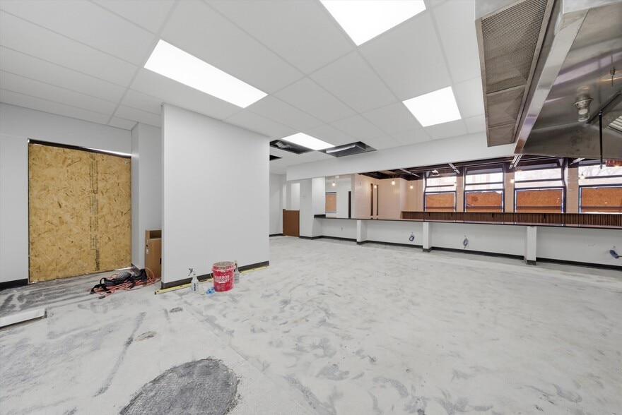 More Photos Of 2201 W Howard St, Chicago Restaurant For Lease
