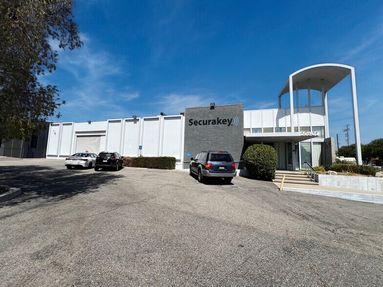 More Photos Of 20301 Nordhoff St, Chatsworth Warehouse For Lease