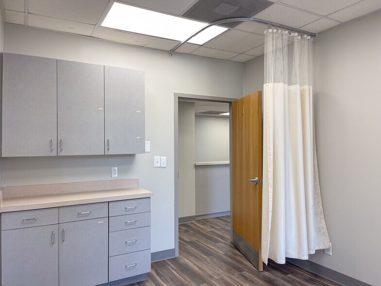 More Photos Of 1968 North Ave, Columbus Medical For Lease