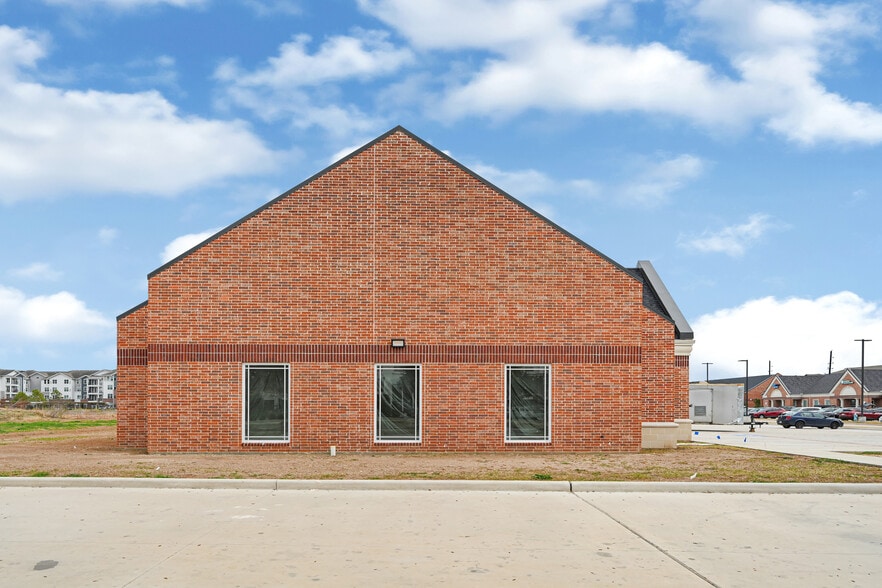 More Photos Of 7103 S Peek Rd, Richmond Medical For Lease