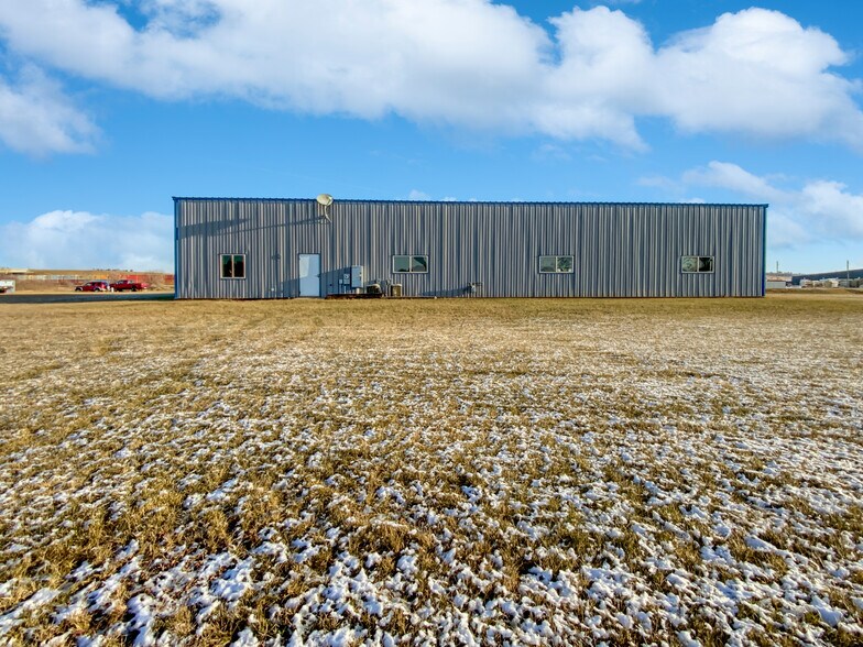 More Photos Of 411 Lorry St, Amherst Manufacturing For Sale