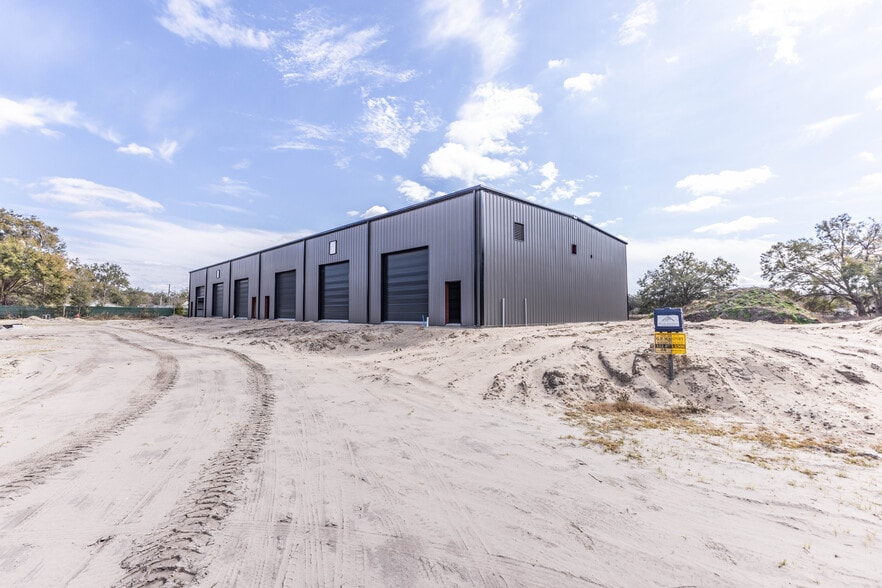 More Photos Of 3023 E C 48, Center Hill Warehouse For Lease