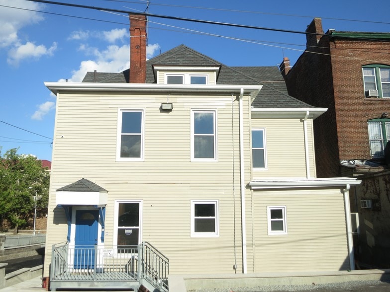 More Photos Of 569-571 Martin Luther King Jr Blvd, Newark Office For Lease