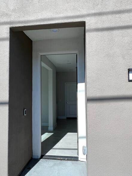 More Photos Of 3005 Cochran St, Simi Valley Specialty For Lease