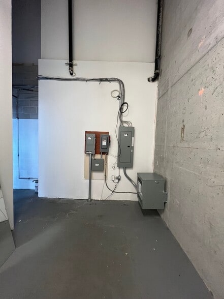 More Photos Of 123 Fort York Blvd, Toronto Storefront For Lease