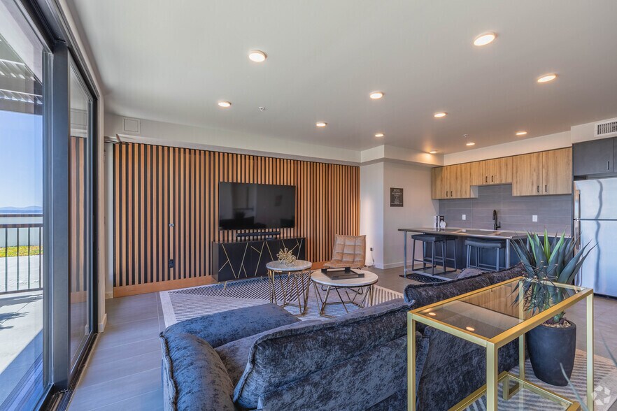 More Photos Of 513 1st Ave N, Seattle Apartments For Lease