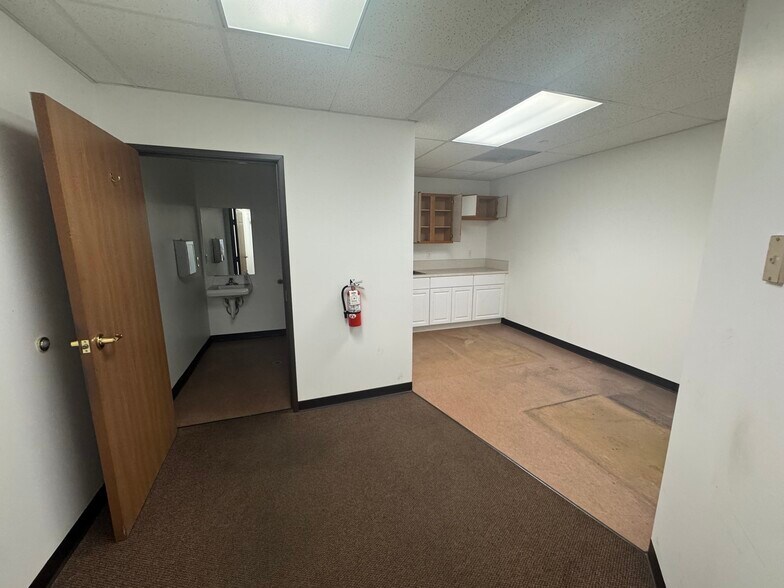 More Photos Of 46600 Romeo Plank Rd, Macomb Office For Lease