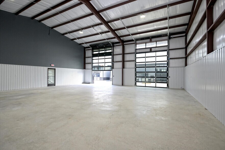 More Photos Of 451 Farrell Rd, Dripping Springs Light Distribution For Sale