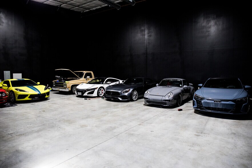 More Photos Of 7500 Westview Dr, Houston Self Storage For Sale