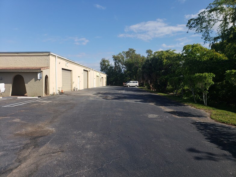 More Photos Of 11905 NW 35th St, Coral Springs Warehouse For Lease