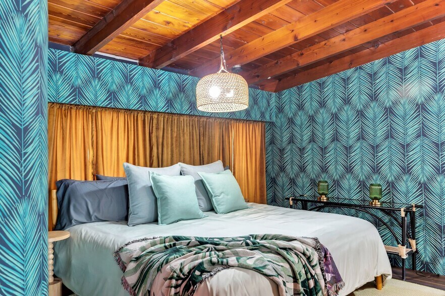 More Photos Of 243 61st St, Marathon Hotel For Sale